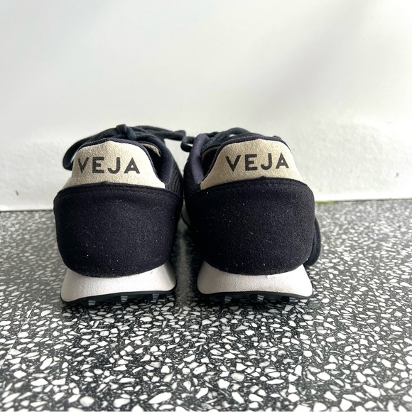 Veja Black and White Sneakers - Picture 4 of 12